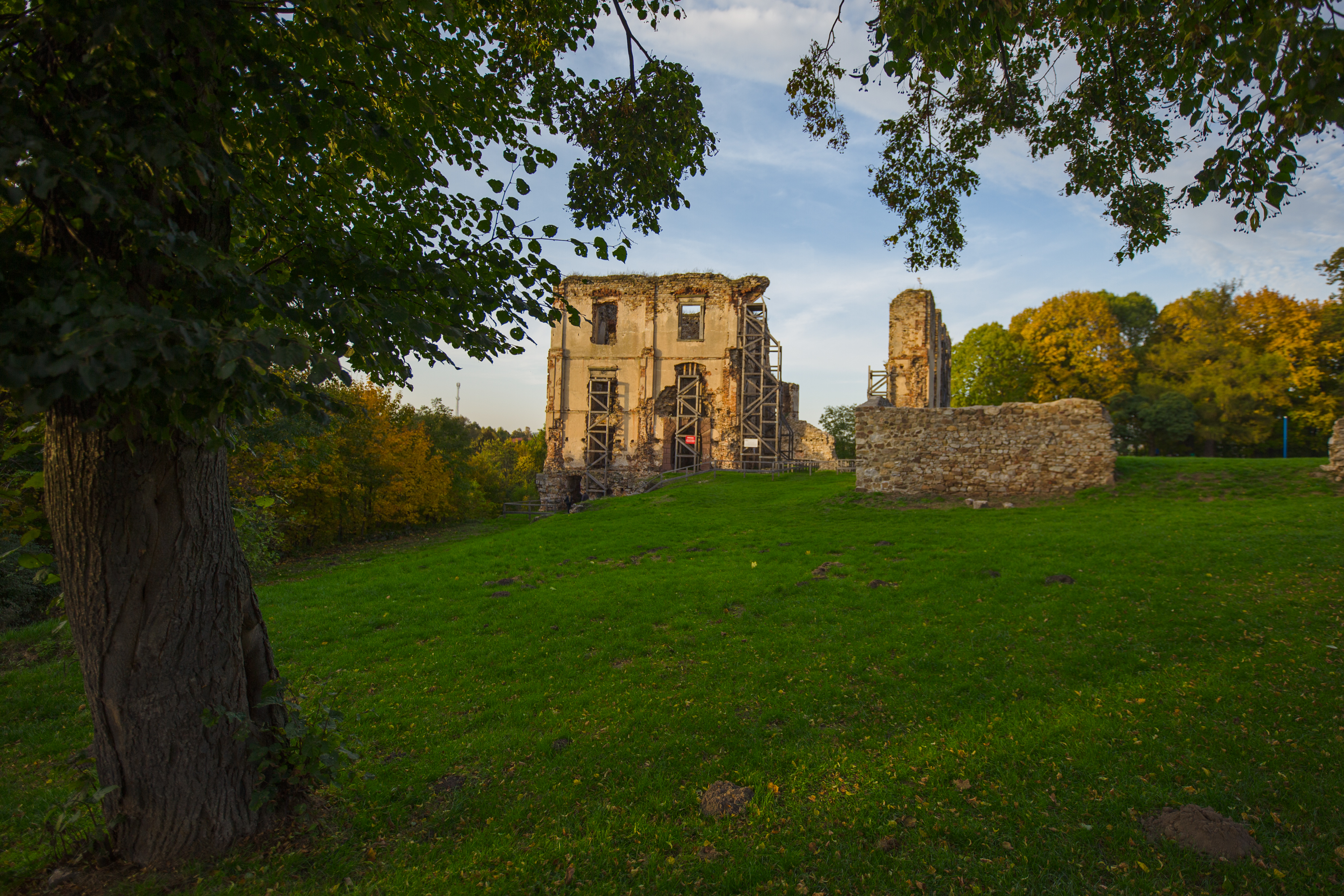 Fot18 Ruiny Paacu Biskupw Krakowskich w Bodzentynie fot Tomasz Ffara